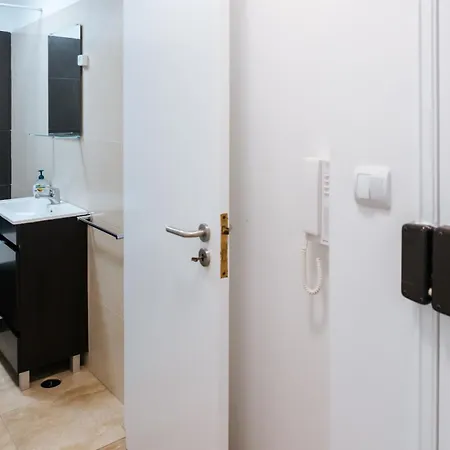 Almirante Reis Downtown Flat E *